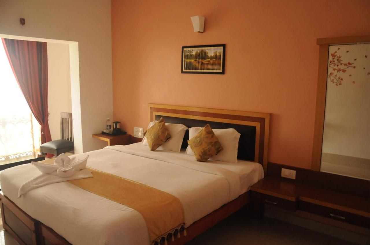 Alwesal International Hotel Madikeri Kültér fotó