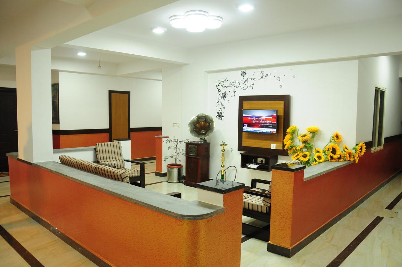 Alwesal International Hotel Madikeri Kültér fotó