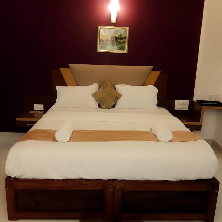 Alwesal International Hotel Madikeri Kültér fotó