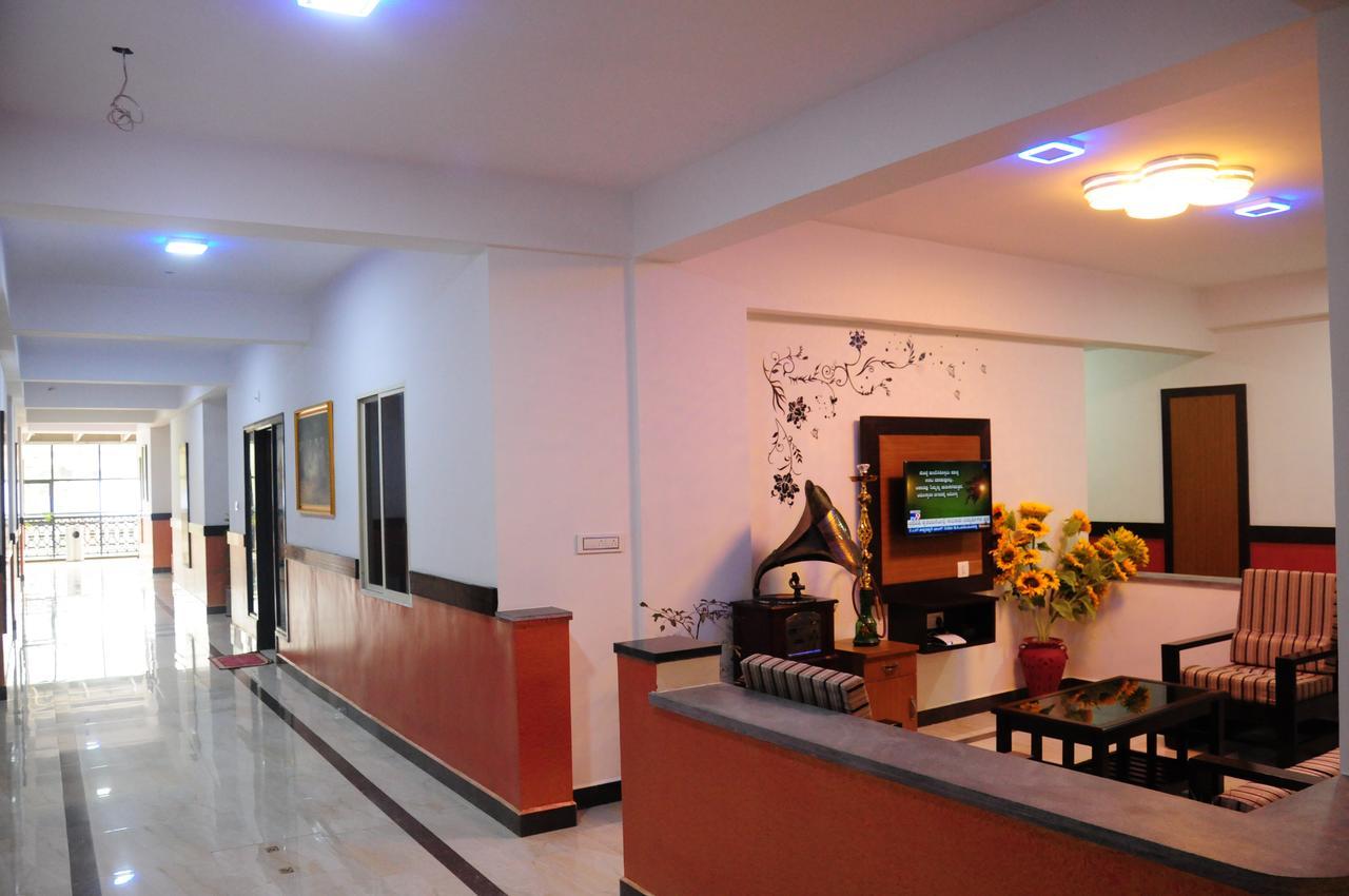 Alwesal International Hotel Madikeri Kültér fotó