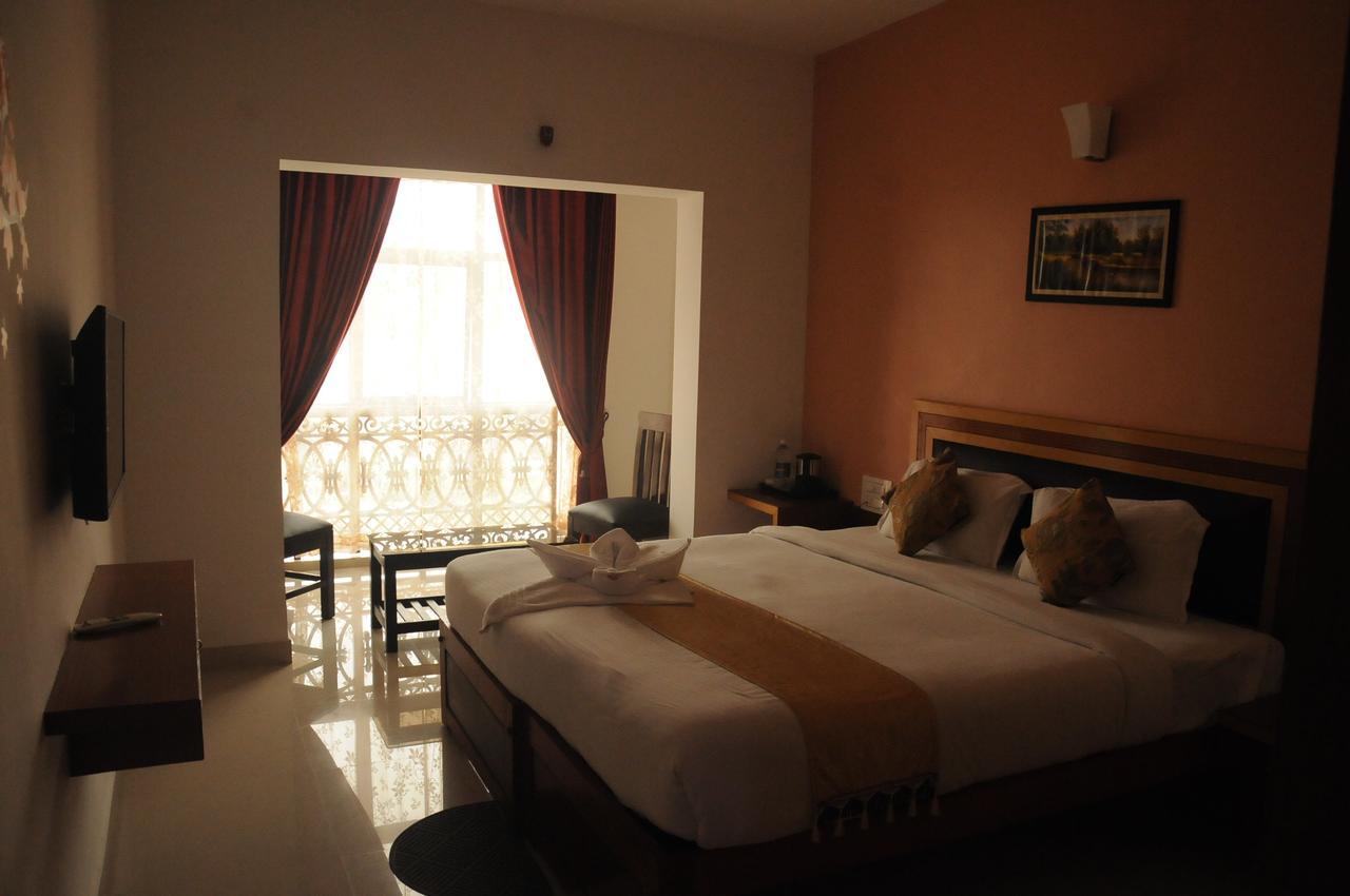 Alwesal International Hotel Madikeri Kültér fotó