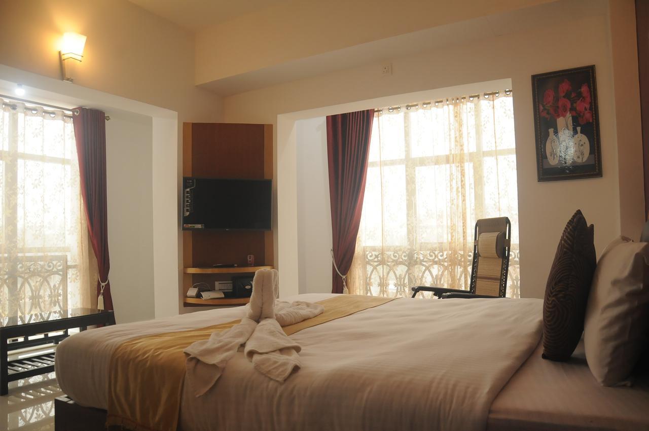Alwesal International Hotel Madikeri Kültér fotó