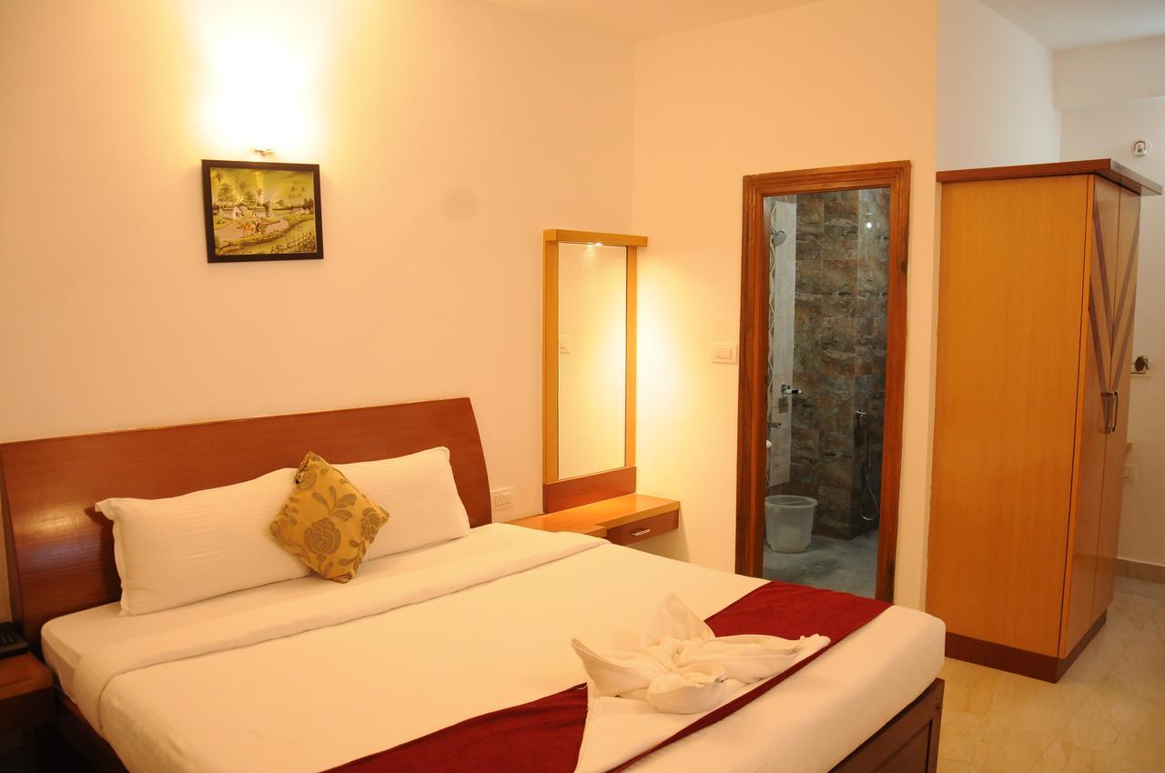 Alwesal International Hotel Madikeri Kültér fotó